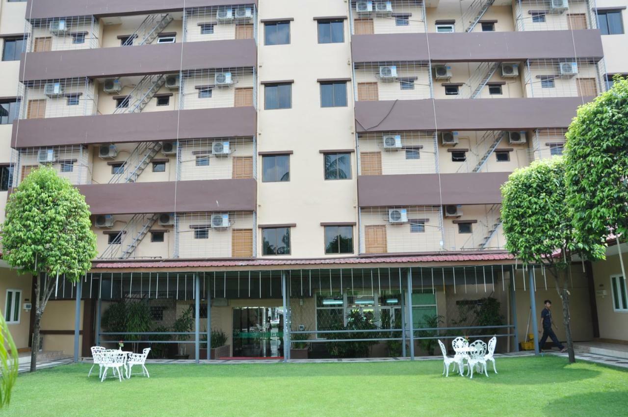 Green Leaf Hotel Rangum Exterior foto